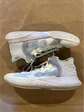 Nike Kyrie Flytrap 5 “1 World 1 People” Shoes (Youth 5.5Y)